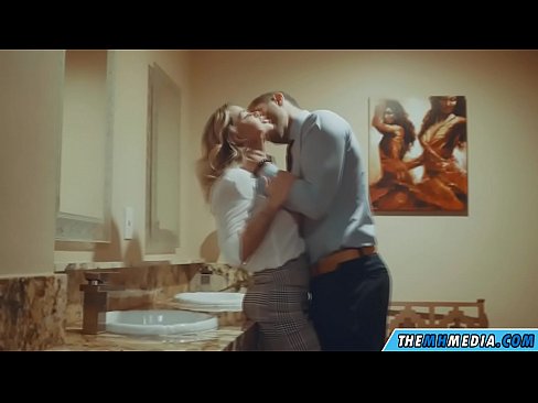 ❤️ Nalika pirang busty seduces anjeun dina restroom umum ️ porno dina pornosu.pornhdvideos.ru ☑